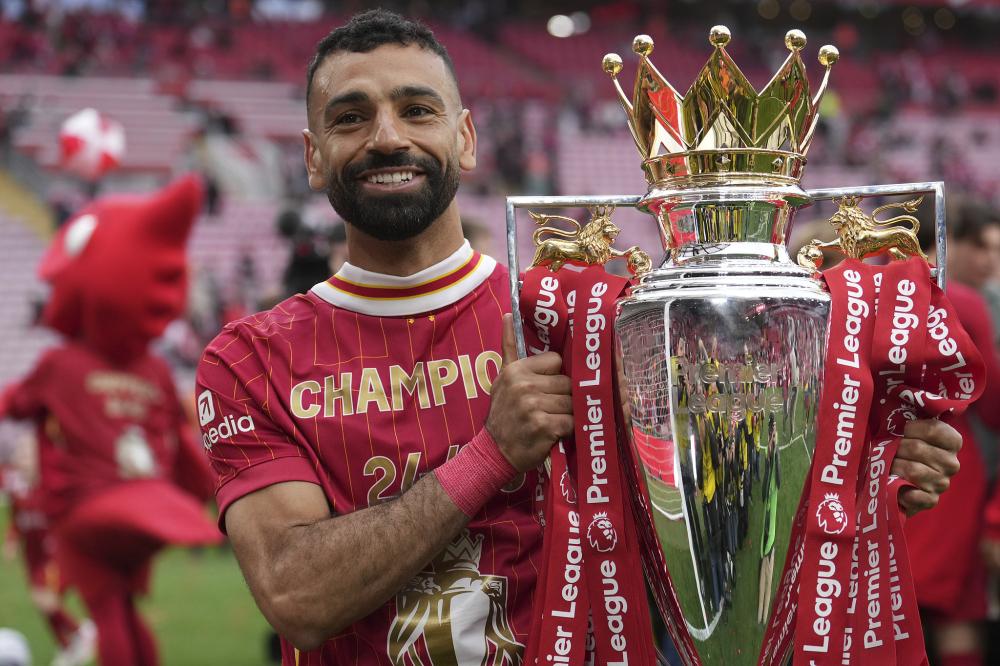 女生在校内打篮球技法惊人，男同学现场沸腾被实力圈粉