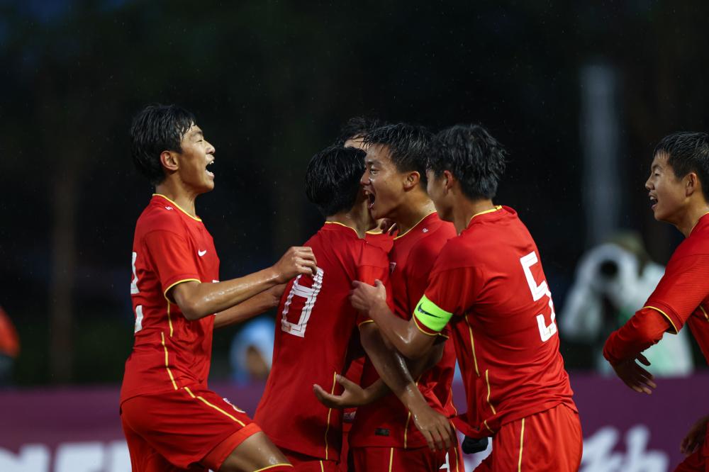 内马尔父亲：内马尔伤势还没确认，我们还没收到影像检查结果