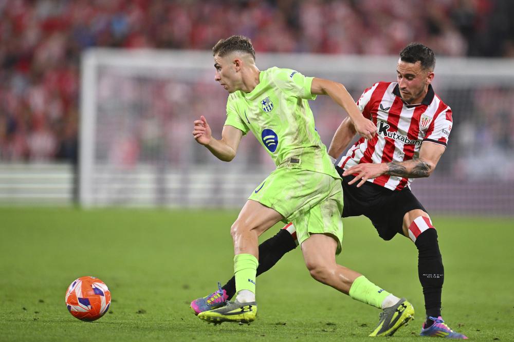 火箭与开拓者交易四名球员及选秀权，换得阿夫迪亚，以解决薪资压力和阵容调整。